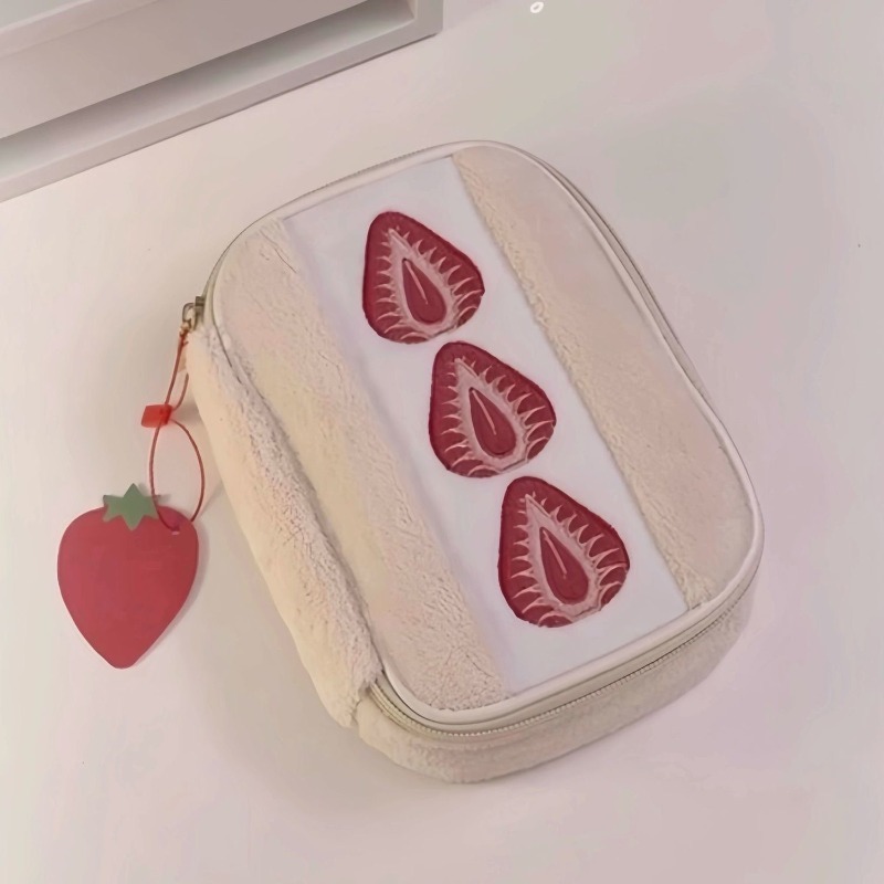 Strawberry Huller - กระเป๋าใส่เครื่องเขียนลายสตรอว์เบอร์รี่น่ารัก ขนปุย ใส่เครื่องสำอางได้ จุของได้เยอะ ใช้ได้หลายอย่าง เหมาะสำหรับใช้ในชีวิตประจำวัน