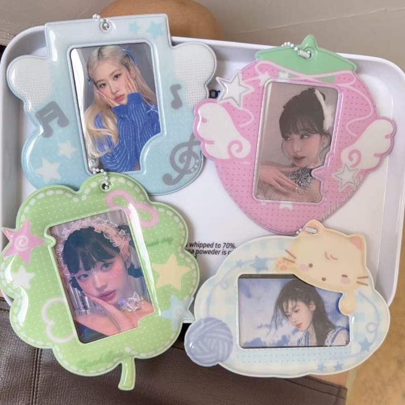 Strawberry Huller - พวงกุญแจพร้อมที่ใส่การ์ดรูปภาพสไตล์เกาหลีลายสตรอว์เบอร์รี ขนาด 3 นิ้ว สำหรับแฟนไอดอล ตกแต่งกระเป๋านักเรียน