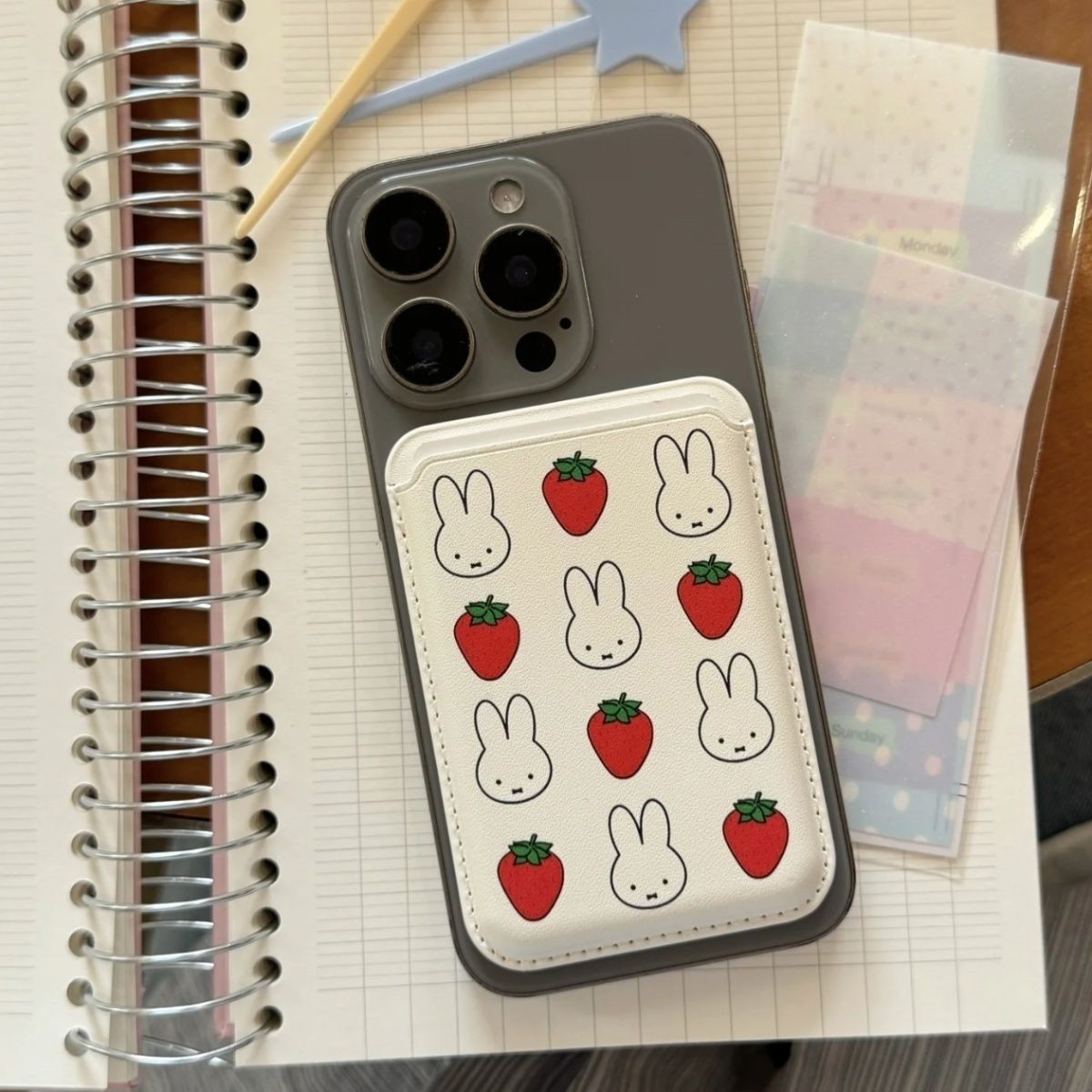 เคสใส่บัตรแม่เหล็ก Miffy กระต่ - Strawberry Huller บทวิจารณ์และราคา